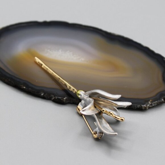 Jewelry pin brooch lily flower blue gold tone dainty elegant beautiful new - Picture 3 of 7